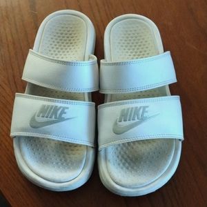 Nike sandals sz 5